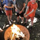 Jaarlijkse traditie: kampvuur met marshmallows ❤️